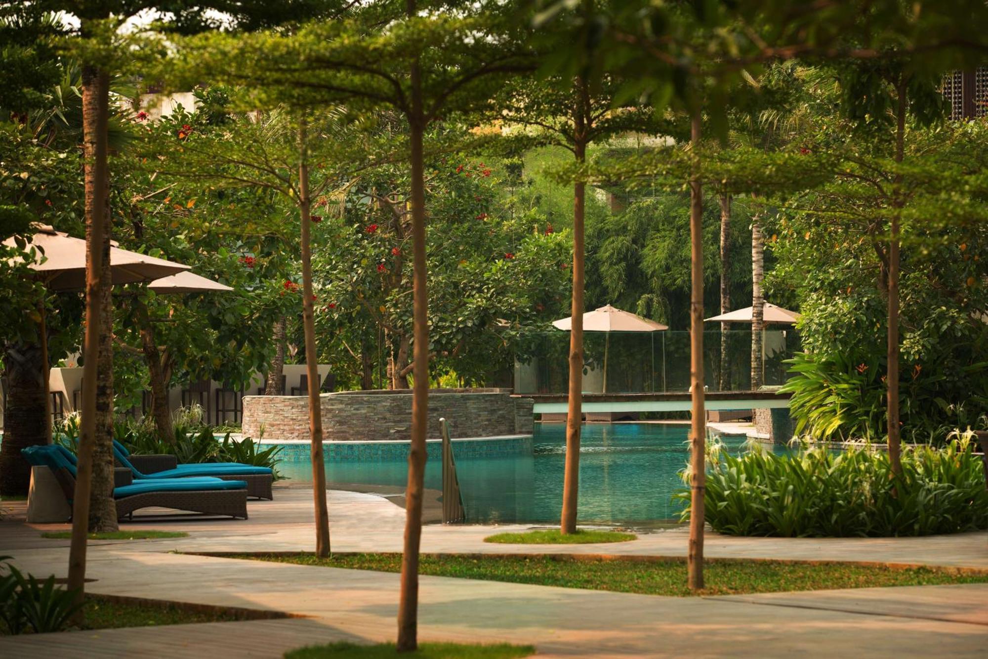 Doubletree By Hilton Jakarta - Diponegoro Экстерьер фото