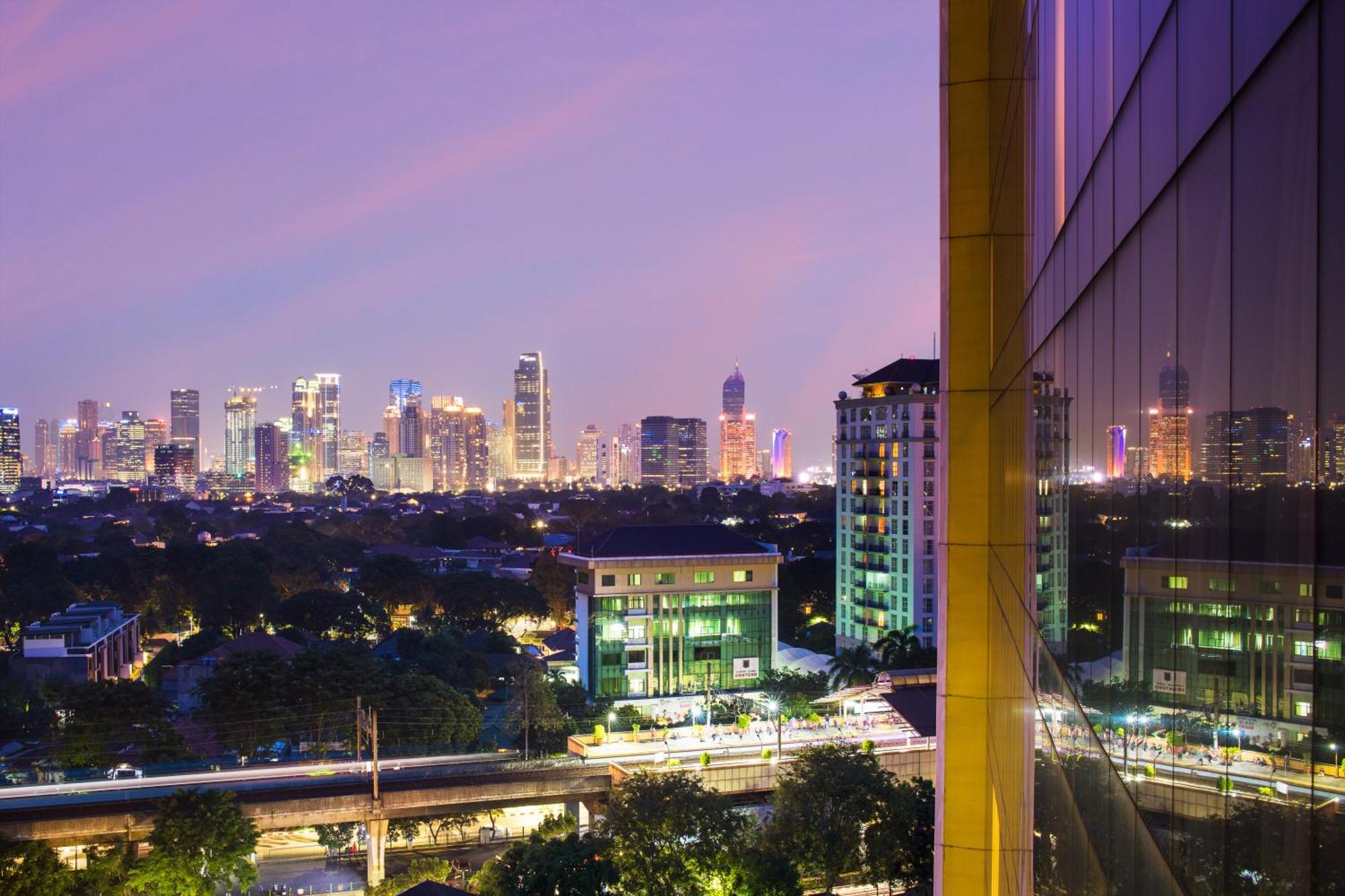 Doubletree By Hilton Jakarta - Diponegoro Экстерьер фото